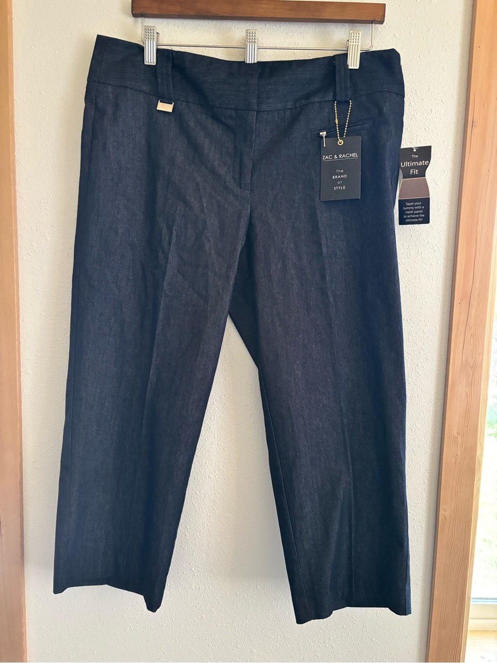Zac & Rachel Black Cropped Straight-Leg Women's Pants 12
0098S